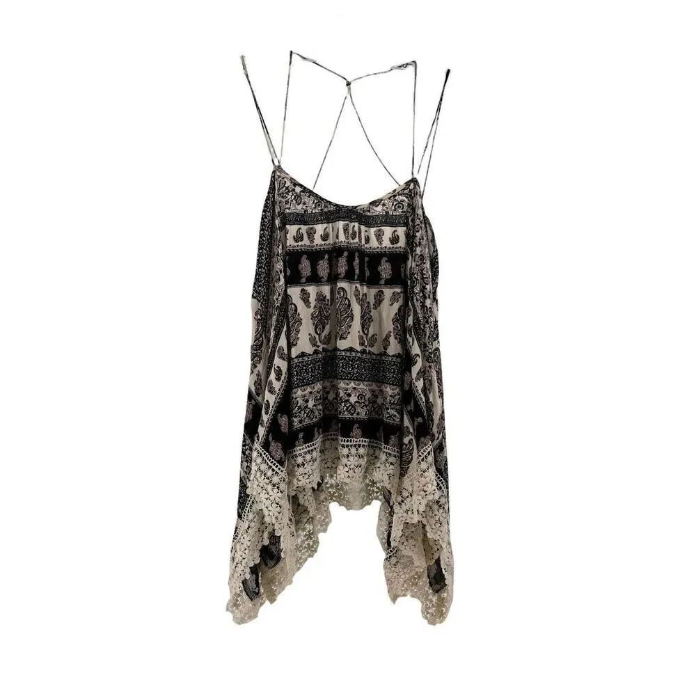 Bohemian Lace Top Strappy Shark Bite Hem Sleeveless Paisley Size S Entro Neutral